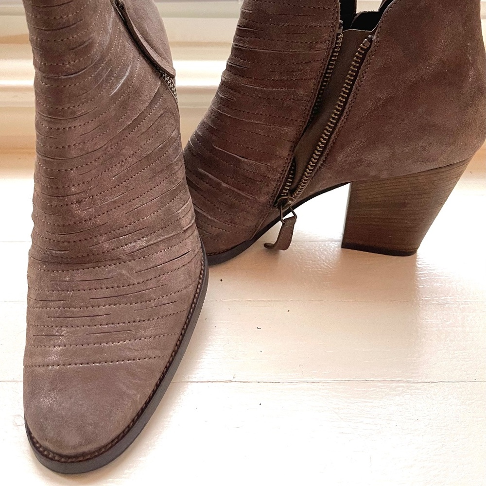 Paul Green Malibu Sliced Zip Bootie- Size 9.5